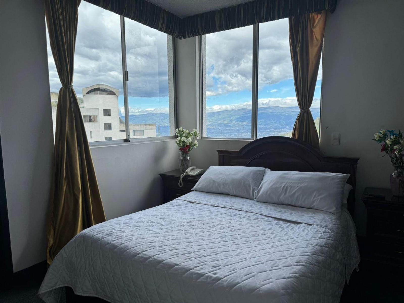 Suites & Hotel Gonzalez Suarez Кито Екстериор снимка